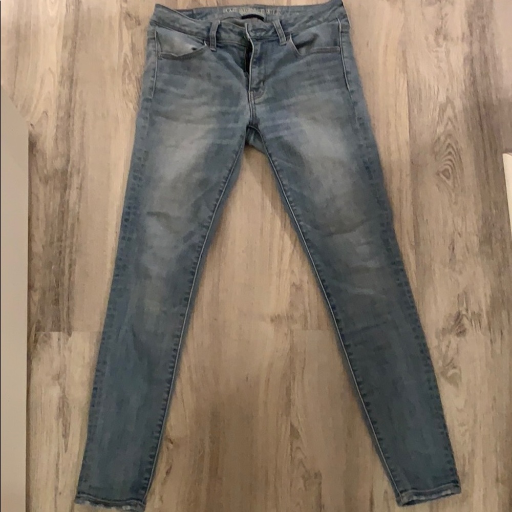 Low Rise Light Wash American Eagle Jeans